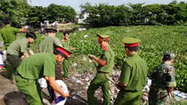 Tuổi trẻ lực lượng vũ trang Sóc Trăng ra quân bảo vệ môi trường