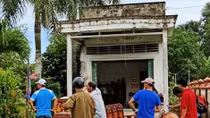 Sang nhà hàng xóm uống trà, tá hỏa phát hiện bạn đã chết