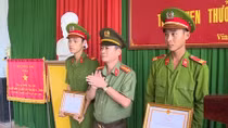 Khen thưởng 4 cán bộ Công an trả lại tài sản cho người dân đánh rơi