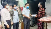Sẻ chia, giúp người bán vé số vượt qua khó khăn 