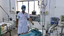 Cứu sống bác sĩ 3 lần ngưng tim, ngưng thở