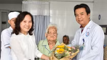 Thay khớp háng thành công cho cụ bà 110 tuổi