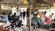 Công an Cà Mau bắt 15 con bạc đang sát phạt trên sòng bài