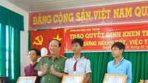 Khen thưởng 3 thiếu niên ở Sóc Trăng trả lại tiền cho người đánh rơi