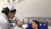 Cứu sống mẹ con sản phụ bị nhau cài răng lược cực nặng 