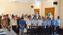 10 cán bộ ngành Hải quan tiếp tay cho DN chiếm đoạt gần 100 tỷ