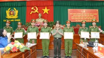 Khen thưởng tập thể, cá nhân có thành tích trong cứu nạn cứu hộ