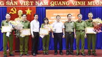 Khen thưởng vụ bắt 1 kg ma túy đá, 1.000 viên thuốc lắc 