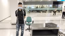 "Mang" gần 30kg sừng tê giác về Việt Nam lại khai là "cá chép Koi"