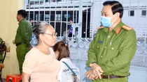 Kiểm tra, động viên cán bộ chiến sĩ làm nhiệm vụ cấp CCCD