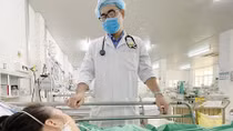 56 giờ lọc máu liên tục cứu thiếu nữ bị ong đốt nguy kịch