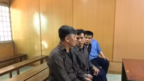 Mang súng "đòi tiền" trúng đề, 4 con bạc lĩnh hơn 25 năm tù