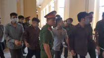 Tý “bà dòm” thích trữ "hàng nóng"