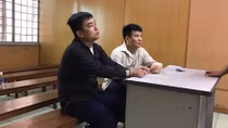 Ra tòa vì dùng súng để tự vệ