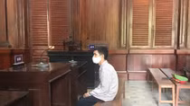 Đốt nhà, chém chị gái, em trai lãnh 12 năm tù