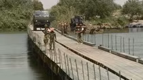 Công binh Nga xây cầu dài hơn 200m vượt sông giúp Syria tiêu diệt khủng bố