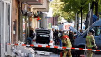 Xe ôtô đâm vào quán càphê ở Berlin gây nhiều thương vong