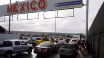 Một người Mexico nhảy xuống cầu tự sát vì bị trục xuất khỏi Mỹ