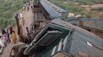 Tàu cao tốc đâm tàu chở hàng, hơn 150 người thương vong