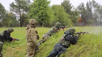 Huấn luyện viên quân sự Mỹ đào tạo binh sĩ Ukraina chiến đấu
