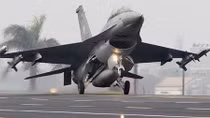 Máy bay F-16 Không quân Mỹ bốc cháy sau khi cất cánh