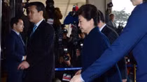 Park Geun hye xin lỗi người dân, cam kết hợp tác điều tra tham nhũng