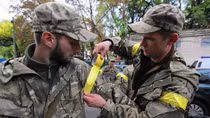 Ukraina thông qua sắc lệnh cho phép người nước ngoài phục vụ quân đội