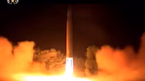 Donald Trump và Kim Jong un nói gì với nhau sau vụ thử tên lửa?