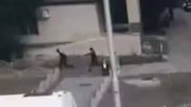 Video cảnh sát Nga bắn hạ kẻ dùng dao tấn công người dân ở Surgut
