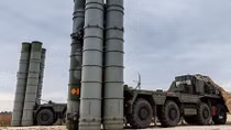 Không quân Vũ trụ Nga tiếp nhận 3 trung đoàn S-400 nhân Ngày Phòng không