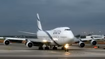 2 máy bay chiến đấu xuất kích khẩn cấp "hộ tống" Boeing 747