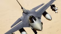 F-16 chặn máy bay “áp sát” sân golf của Tổng thống Trump