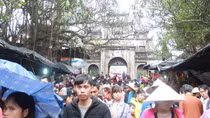 Hàng vạn du khách đến với ngày khai hội chùa Hương năm 2018