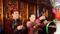 Chủ tịch Quốc hội Nguyễn Thị Kim Ngân dâng hương tưởng nhớ các vua Hùng