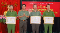 Bế mạc lớp tập huấn nghiệp vụ thư viện trong CAND khu vực phía Bắc