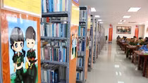 Sinh viên Cảnh sát trổ tài trang trí thư viện