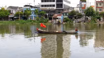 Ghe hơn 100 tấn bị chìm, 3 người thoát chết