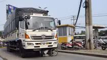 Người phụ nữ mang thai tử vong dưới gầm xe tải