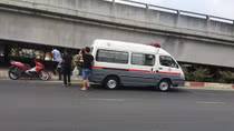 Thi thể cụ ông tử vong dưới chân cầu Bình Lợi 