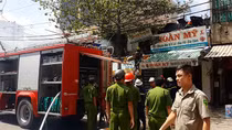 Cháy cửa hàng vải hoa, hai căn nhà bị thiêu rụi