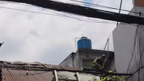 Hai vợ chồng thoát chết trong ngôi nhà bốc cháy dữ dội