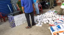 Dùng xe buýt chở thuốc lá lậu