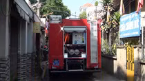 Cháy lớn, ngôi nhà chứa vải vụn bị thiêu rụi
