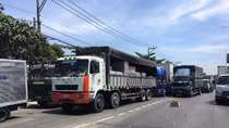 Tai nạn liên hoàn gây ùn tắt giao thông nhiều giờ