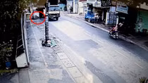 Xe tải cán người phụ nữ tử vong thương tâm