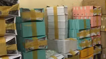 Tạm giữ lô hàng giày dép không rõ nguồn gốc