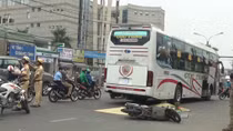 Va chạm với xe khách, người phụ nữ tử vong thương tâm