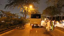 Người đàn ông bị container cuốn vào gầm, cán nát chân 