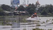 Bỏ lại ba lô, nam thanh niên gieo mình xuống sông Sài Gòn