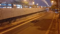 Người đàn ông vào nhà dân 'cố thủ' rồi tự gây thương tích
